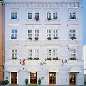 Otel Arbes ***