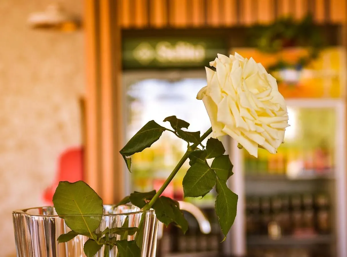 Airport Garden Hotel Rinas Albanien