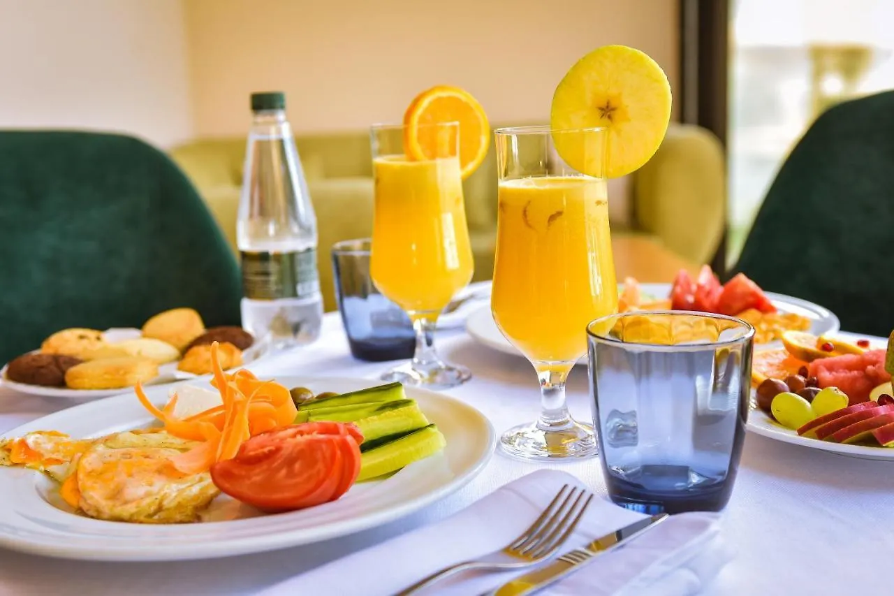 Airport Garden Hotel Rinas