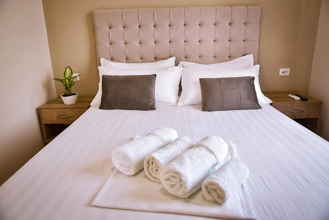 Airport Garden Hotel Rinas 3*,