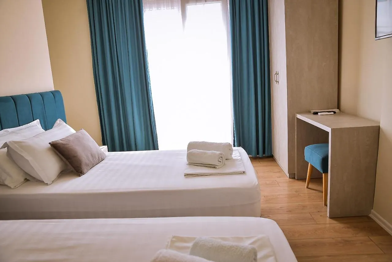 Airport Garden Hotel Rinas 3*,