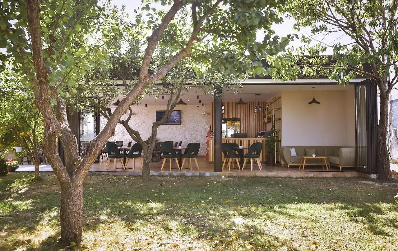 Airport Garden Hotel Rinas 3*,  Albanien
